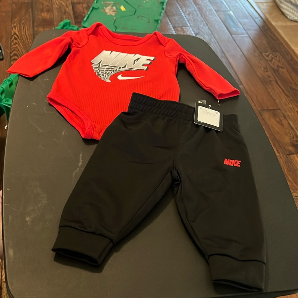 Nike 2 piece new outfit 6m